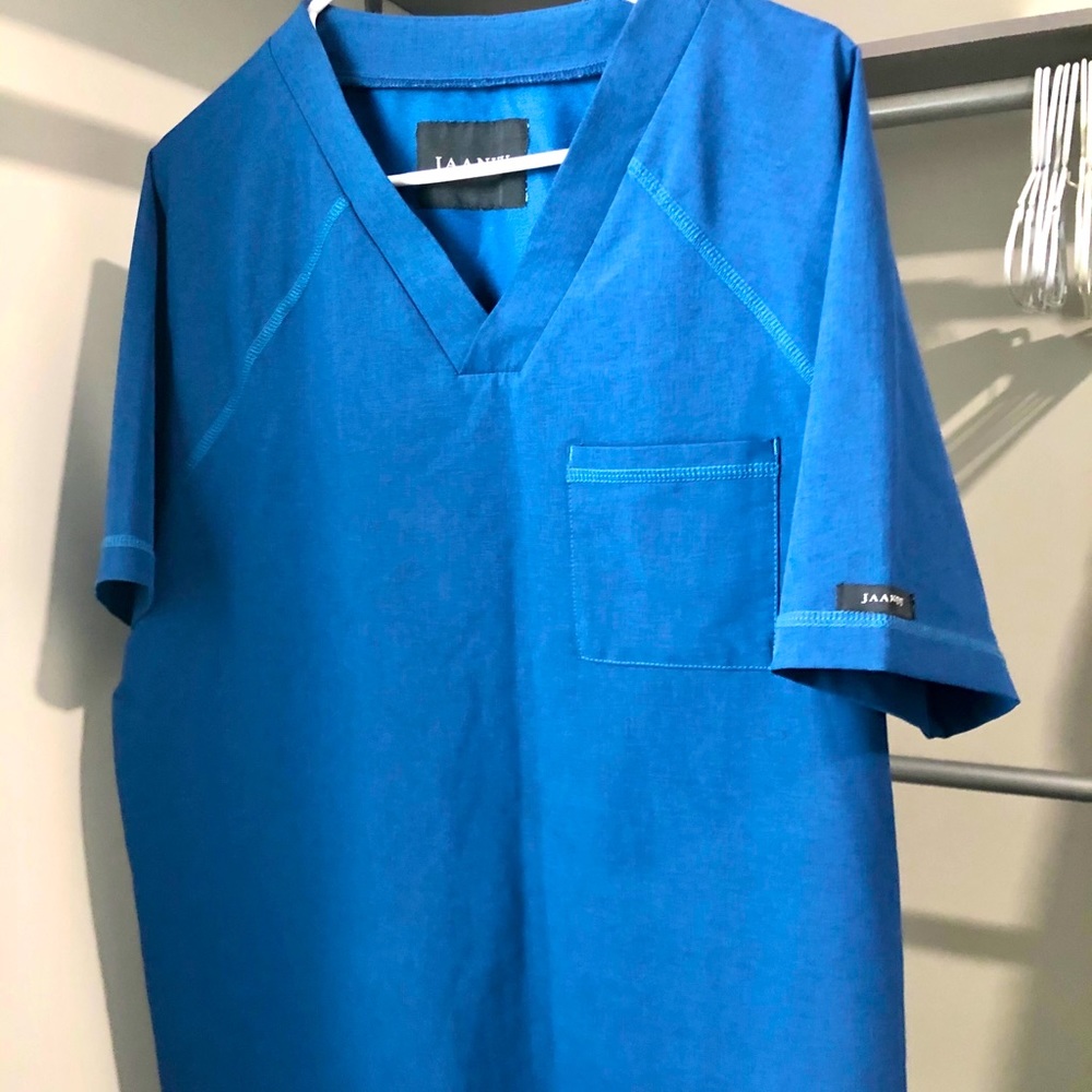Jaanuu men’s scrub top, navy